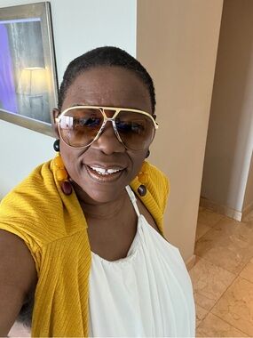 Meet your Posher, Debbie